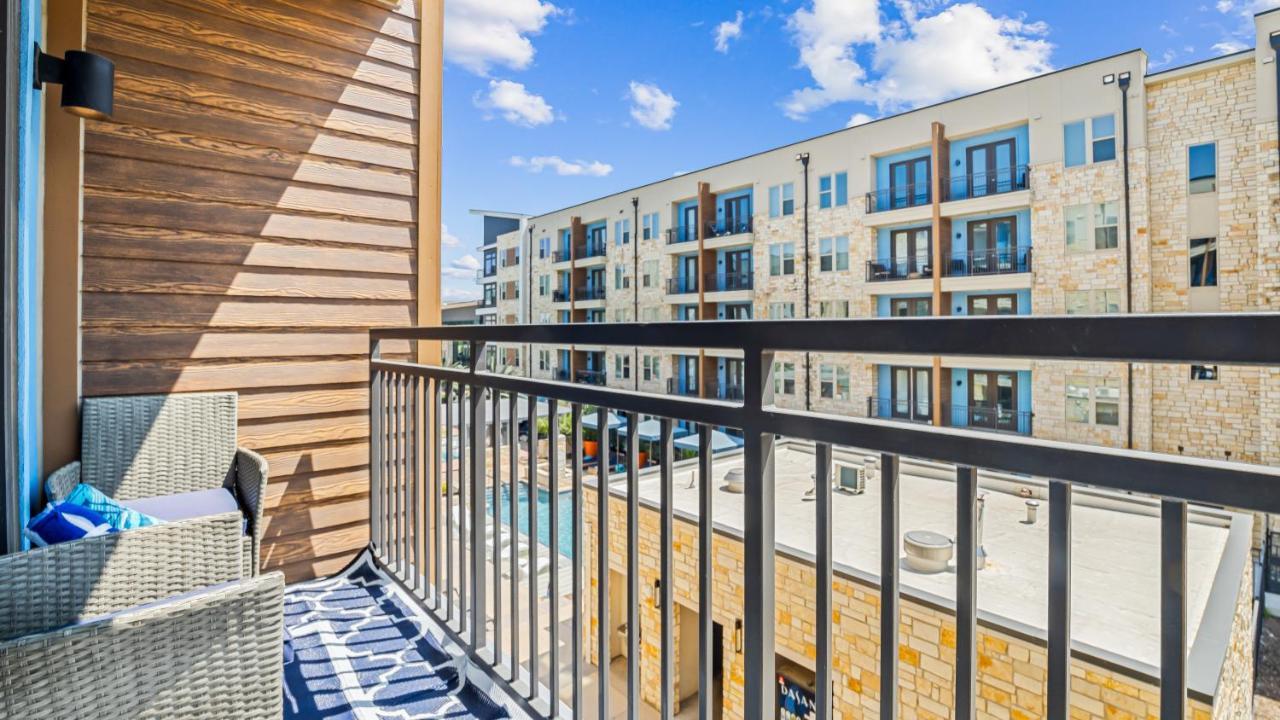 Cozy Retreat-Free Reserved Parking-Pool Addison Exterior photo