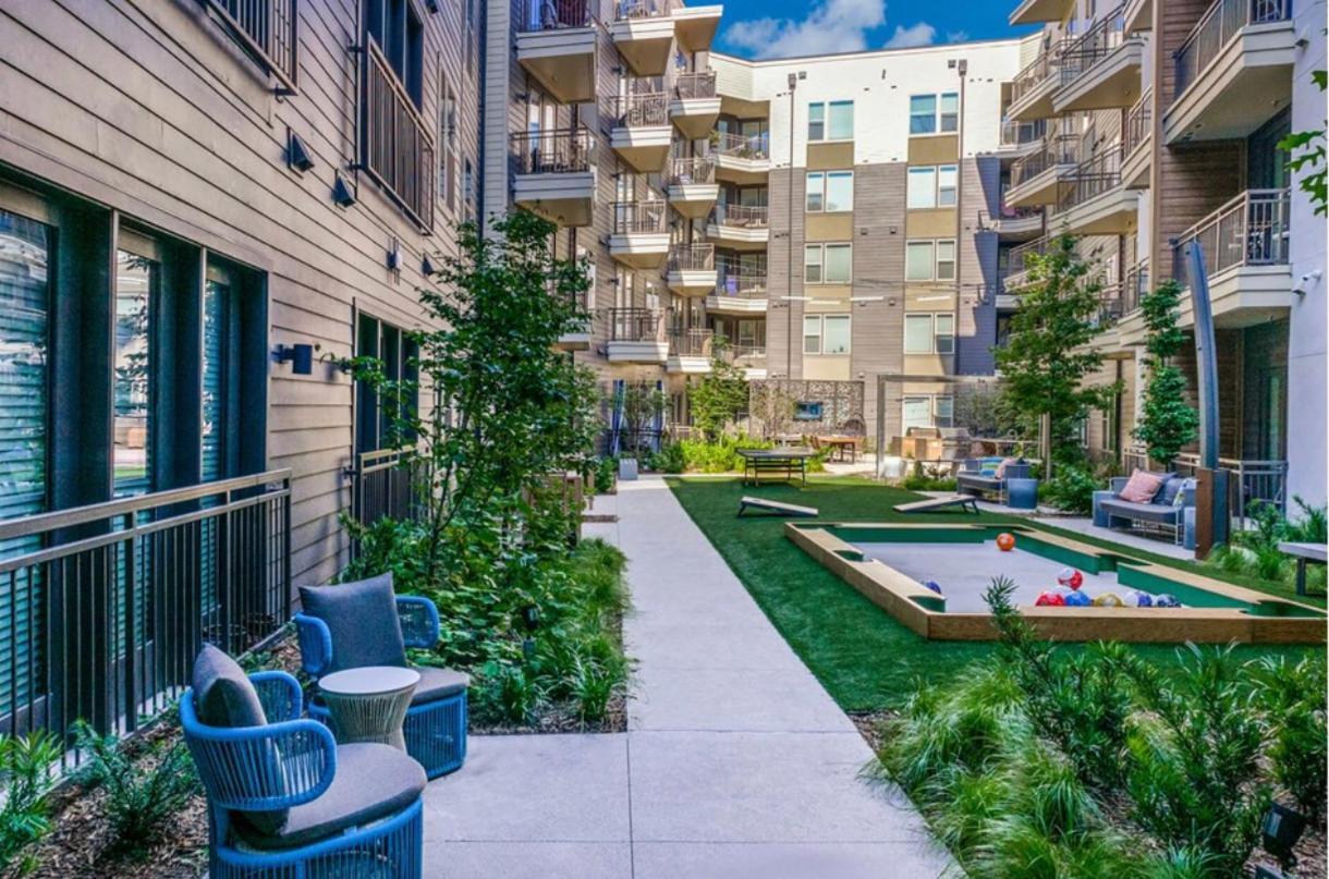 Cozy Retreat-Free Reserved Parking-Pool Addison Exterior photo